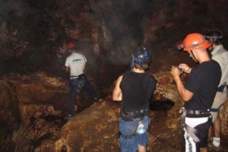 Explorando las cuevas